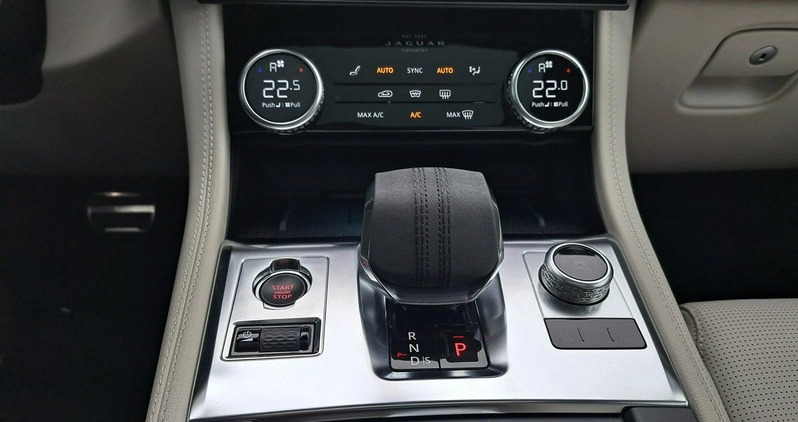 Jaguar F-Pace cena 329000 przebieg: 12000, rok produkcji 2022 z Supraśl małe 781